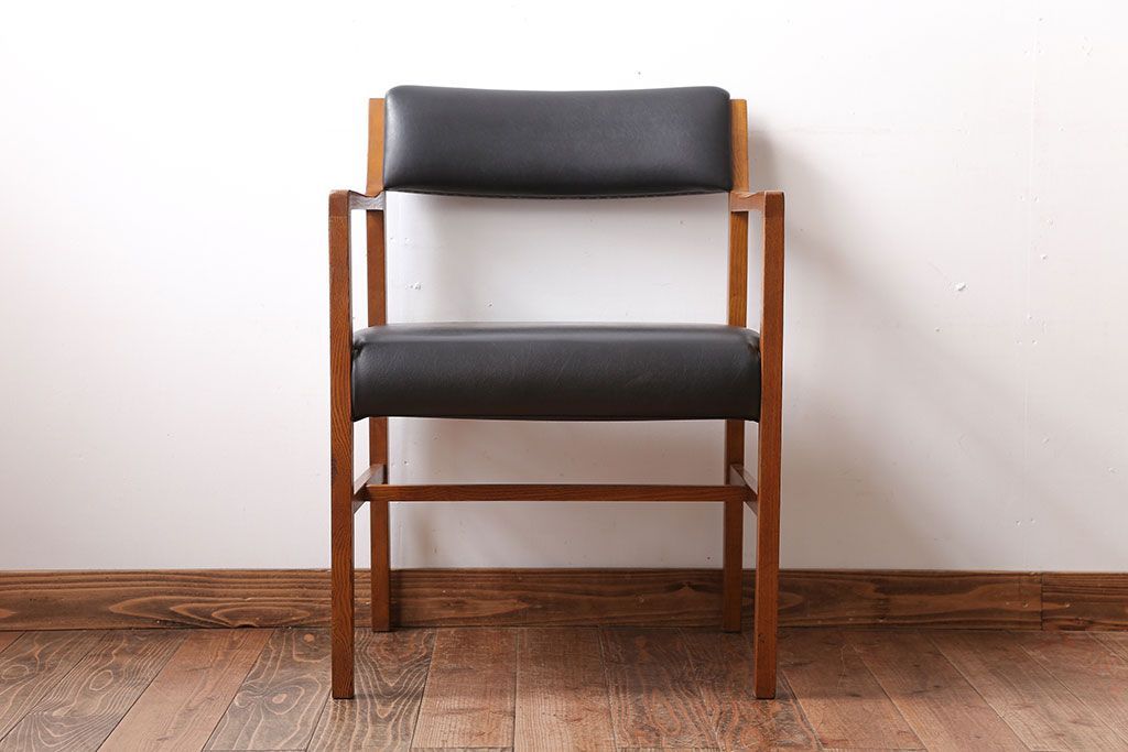 ヴィンテージ家具　北欧ビンテージ　ミッドセンチュリースタイルのアームチェア(1)