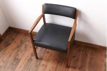 ヴィンテージ家具　北欧ビンテージ　ミッドセンチュリースタイルのアームチェア(1)