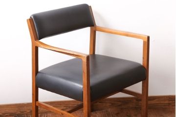 ヴィンテージ家具　北欧ビンテージ　ミッドセンチュリースタイルのアームチェア(1)