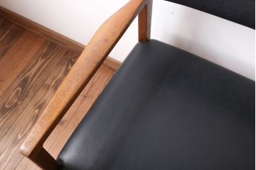 ヴィンテージ家具　北欧ビンテージ　ミッドセンチュリースタイルのアームチェア(1)
