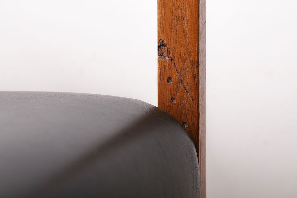 ヴィンテージ家具　北欧ビンテージ　ミッドセンチュリースタイルのアームチェア(1)