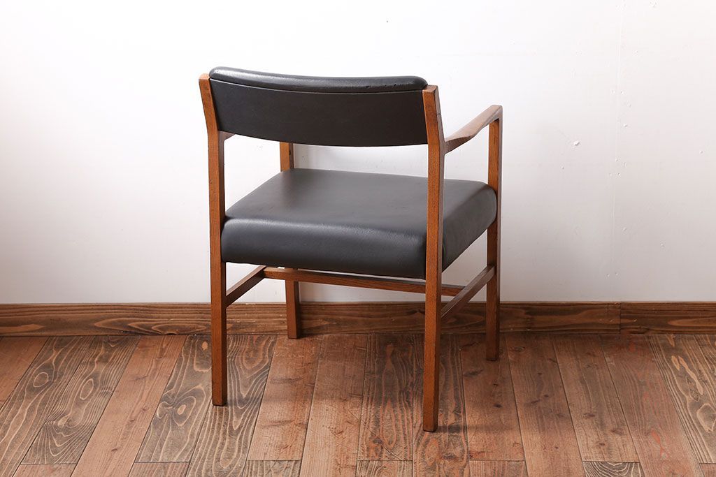 ヴィンテージ家具　北欧ビンテージ　ミッドセンチュリースタイルのアームチェア(1)