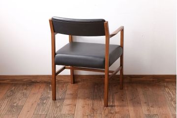 ヴィンテージ家具　北欧ビンテージ　ミッドセンチュリースタイルのアームチェア(1)