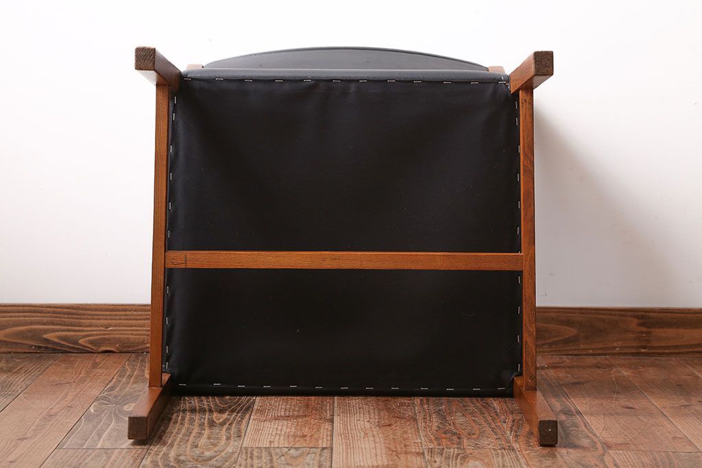 ヴィンテージ家具　北欧ビンテージ　ミッドセンチュリースタイルのアームチェア(1)