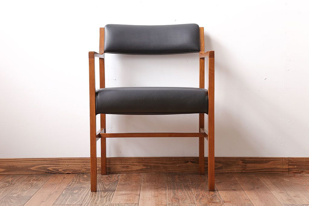 ヴィンテージ家具　北欧ビンテージ　ミッドセンチュリースタイルのアームチェア(2)