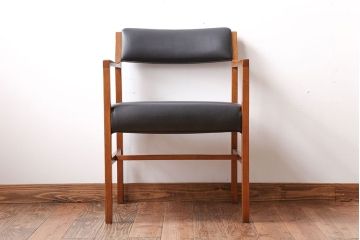 ヴィンテージ家具　北欧ビンテージ　ミッドセンチュリースタイルのアームチェア(2)
