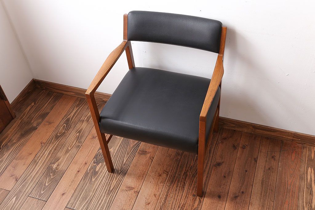 ヴィンテージ家具　北欧ビンテージ　ミッドセンチュリースタイルのアームチェア(2)