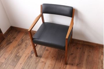 ヴィンテージ家具　北欧ビンテージ　ミッドセンチュリースタイルのアームチェア(2)