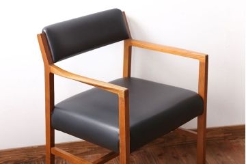 ヴィンテージ家具　北欧ビンテージ　ミッドセンチュリースタイルのアームチェア(2)