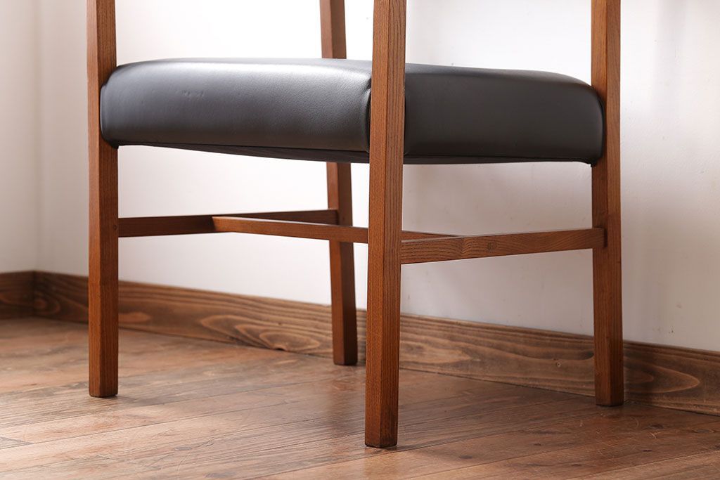 ヴィンテージ家具　北欧ビンテージ　ミッドセンチュリースタイルのアームチェア(2)