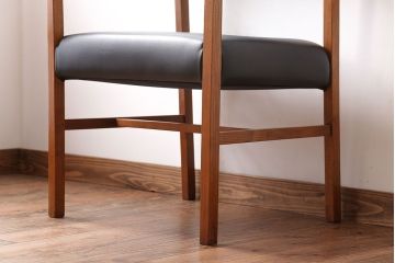 ヴィンテージ家具　北欧ビンテージ　ミッドセンチュリースタイルのアームチェア(2)