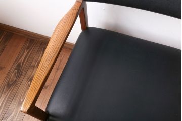 ヴィンテージ家具　北欧ビンテージ　ミッドセンチュリースタイルのアームチェア(2)