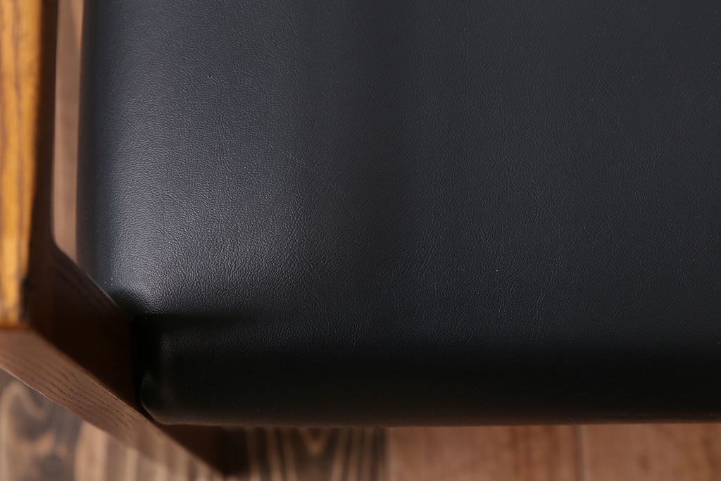 ヴィンテージ家具　北欧ビンテージ　ミッドセンチュリースタイルのアームチェア(2)