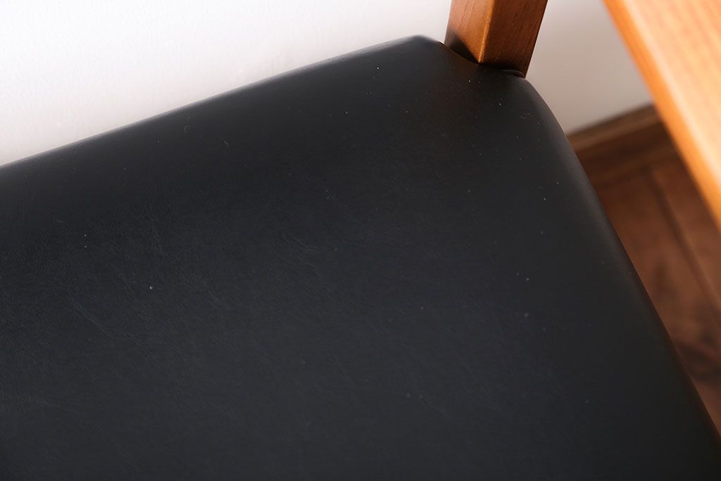 ヴィンテージ家具　北欧ビンテージ　ミッドセンチュリースタイルのアームチェア(2)