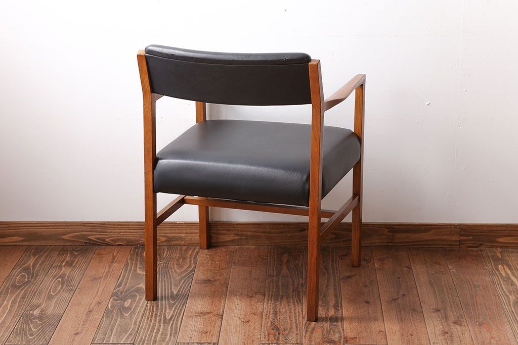 ヴィンテージ家具　北欧ビンテージ　ミッドセンチュリースタイルのアームチェア(2)