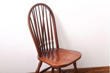 ヴィンテージ家具　秋田木工　ビンテージ品　後姿が美しいウィンザーチェア(ダイニングチェア、ウインザーチェア)