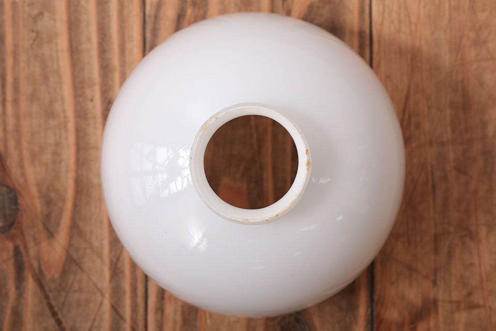 和製アンティーク　優雅で愛らしい白いガラスの壁掛け照明