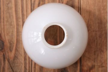 和製アンティーク　優雅で愛らしい白いガラスの壁掛け照明