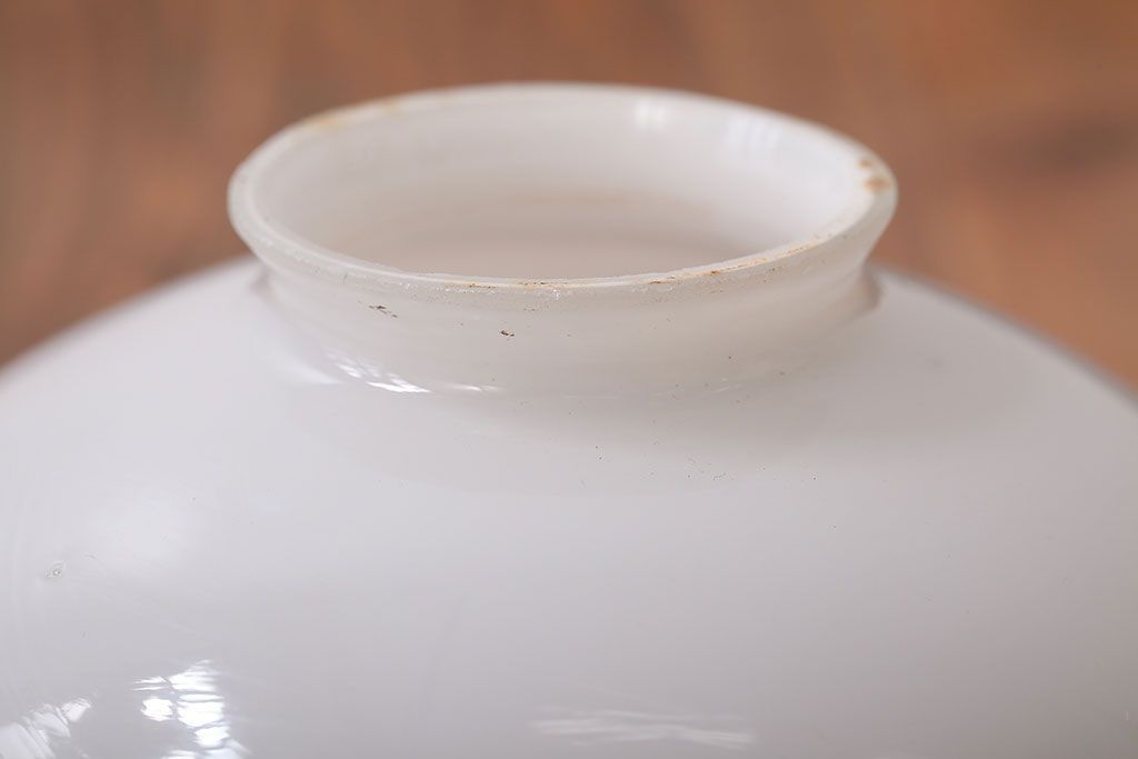 和製アンティーク　優雅で愛らしい白いガラスの壁掛け照明