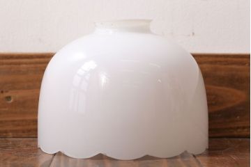 和製アンティーク　優雅で愛らしい白いガラスの壁掛け照明