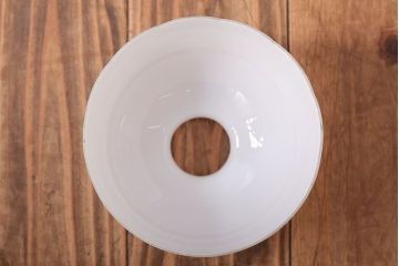 和製アンティーク　優雅で愛らしい白いガラスの壁掛け照明