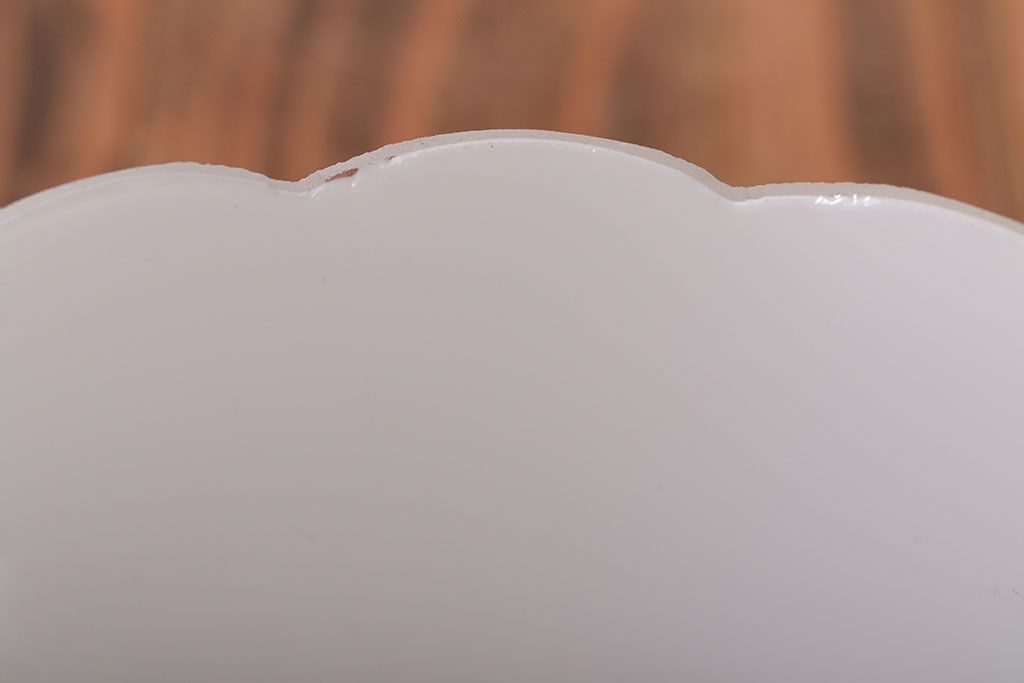 和製アンティーク　優雅で愛らしい白いガラスの壁掛け照明