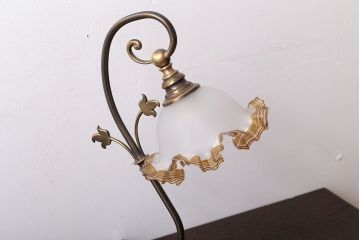 イタリア製　フリルシェードのアンティーク調テーブルランプ(テーブルスタンド)