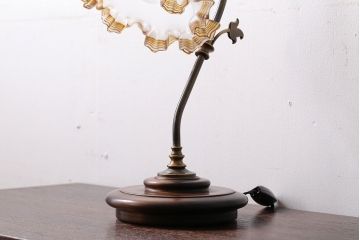 イタリア製　フリルシェードのアンティーク調テーブルランプ(テーブルスタンド)