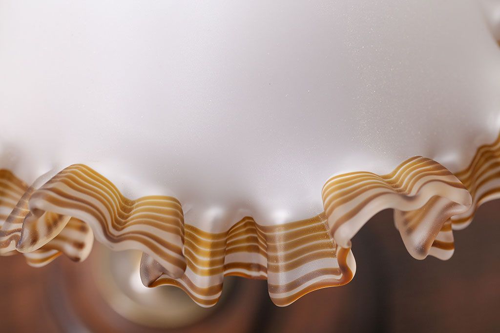 イタリア製　フリルシェードのアンティーク調テーブルランプ(テーブルスタンド)