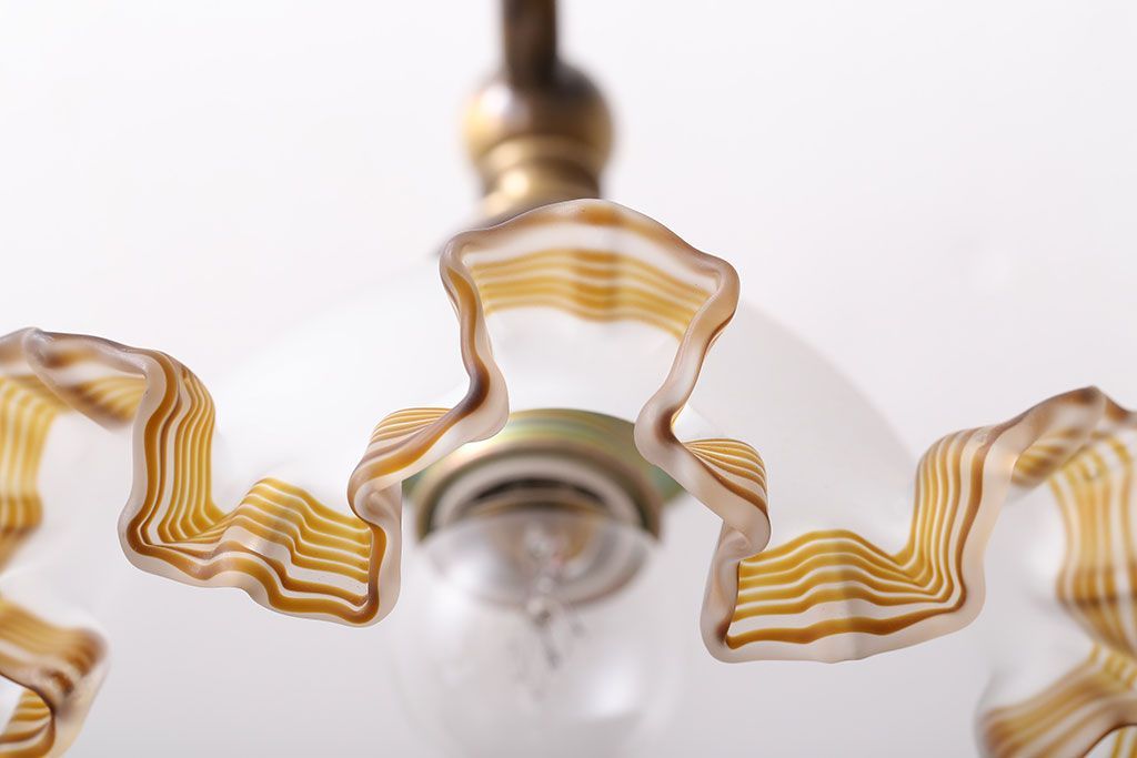 イタリア製　フリルシェードのアンティーク調テーブルランプ(テーブルスタンド)