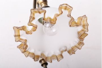 イタリア製　フリルシェードのアンティーク調テーブルランプ(テーブルスタンド)