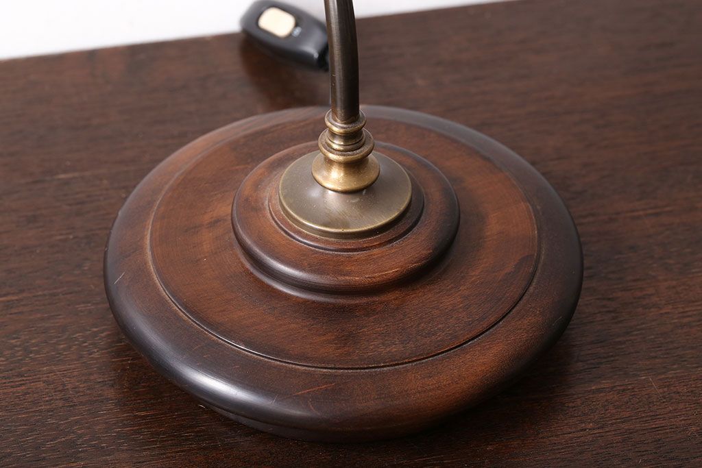 イタリア製　フリルシェードのアンティーク調テーブルランプ(テーブルスタンド)