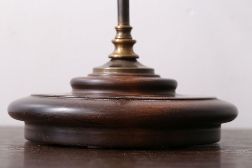 イタリア製　フリルシェードのアンティーク調テーブルランプ(テーブルスタンド)