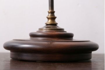 イタリア製　フリルシェードのアンティーク調テーブルランプ(テーブルスタンド)