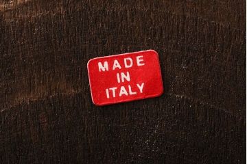 イタリア製　フリルシェードのアンティーク調テーブルランプ(テーブルスタンド)