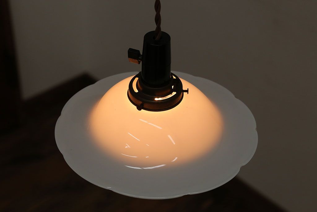 アンティーク　おしゃれで可愛いレトロな電笠