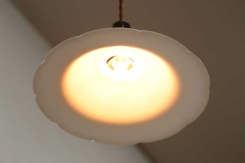 アンティーク　おしゃれで可愛いレトロな電笠