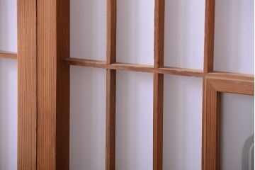 和製アンティーク　レトロな古い木の障子戸
