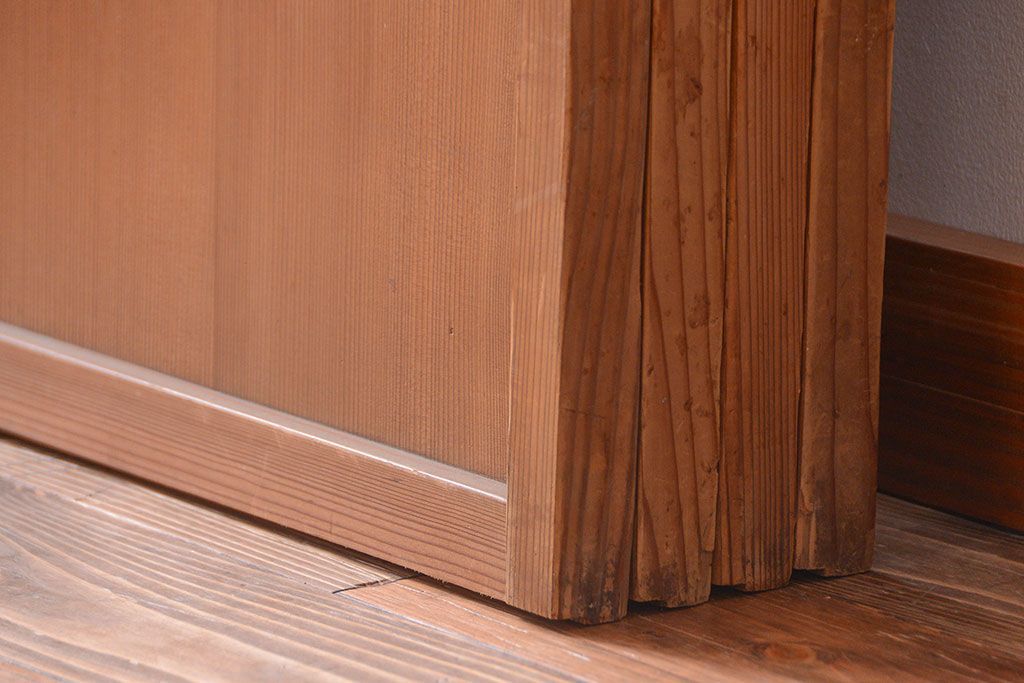 和製アンティーク　レトロな古い木の障子戸