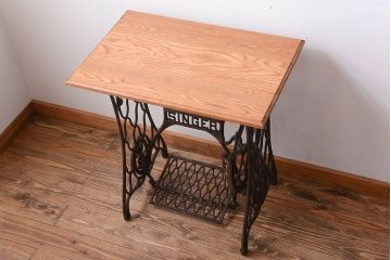 アンティーク家具　アンティーク　シンプルでおしゃれなシンガーミシンテーブル(1)