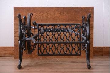 アンティーク家具　アンティーク　シンプルでおしゃれなシンガーミシンテーブル(ミシン台)(2)