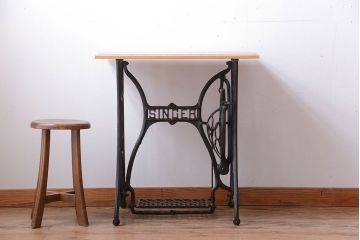 アンティーク　シンガーミシンレッグをリメイクしたデスク(2)
