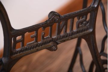 アンティーク　シンガーミシンレッグをリメイクしたデスク(2)