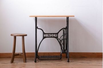 アンティーク　シンガーミシンレッグをリメイクしたデスク(1)