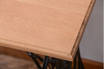 アンティーク　シンガーミシンレッグをリメイクしたデスク(1)
