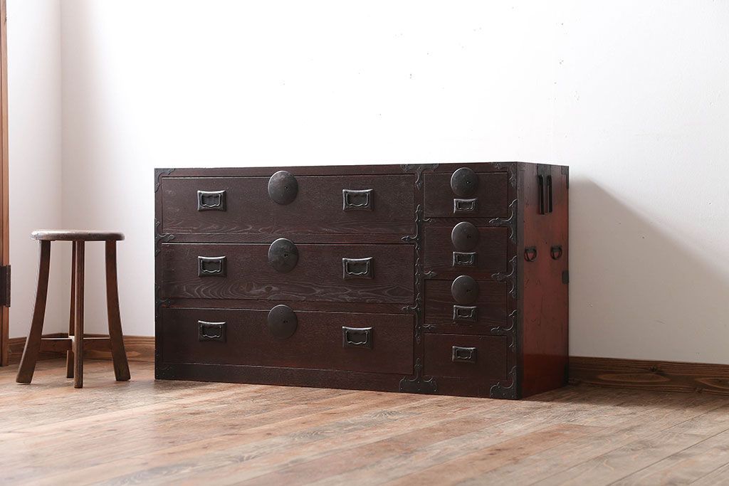 アンティーク家具　古民具・骨董　前面欅材!モダンな時代箪笥(衣装箪笥)(1)