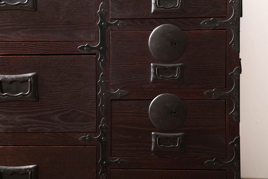 アンティーク家具　古民具・骨董　前面欅材!モダンな時代箪笥(衣装箪笥)(1)