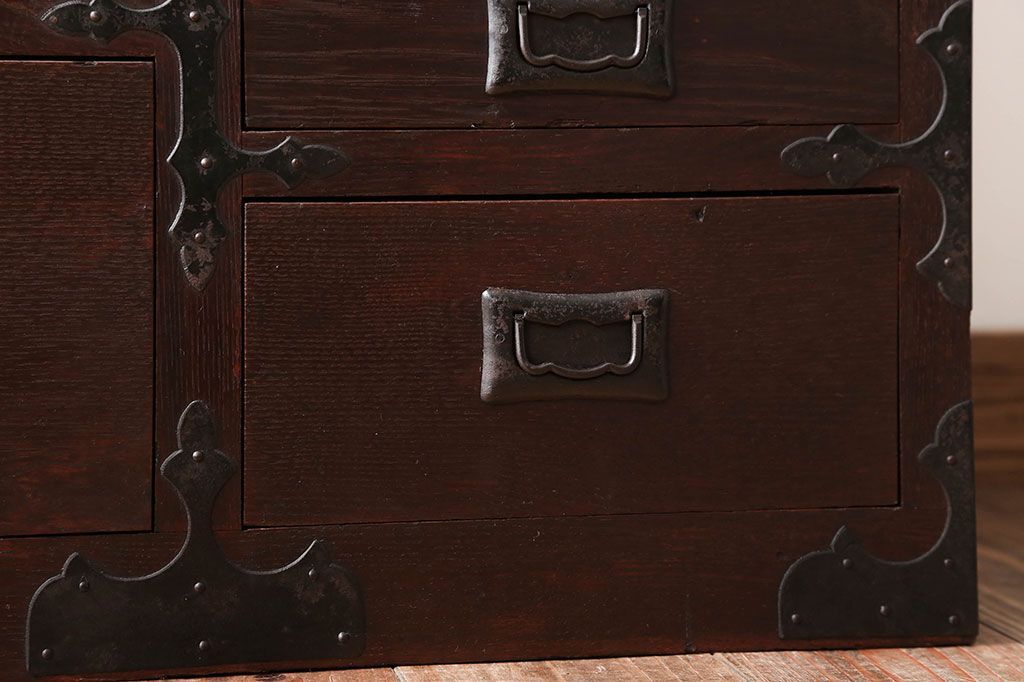 アンティーク家具　古民具・骨董　前面欅材!モダンな時代箪笥(衣装箪笥)(1)