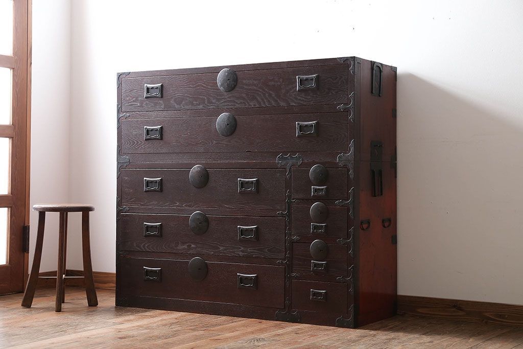 アンティーク家具　古民具・骨董　前面欅材!モダンな時代箪笥(衣装箪笥)(1)