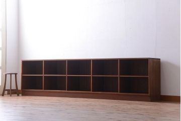 レトロ家具　昭和レトロ　古い木製のとても大きな横型アンティークマス目棚(ロッカー)